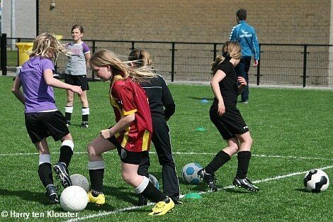 13-04-2011_damesvoetbal_training_vv_berkum_6.jpg